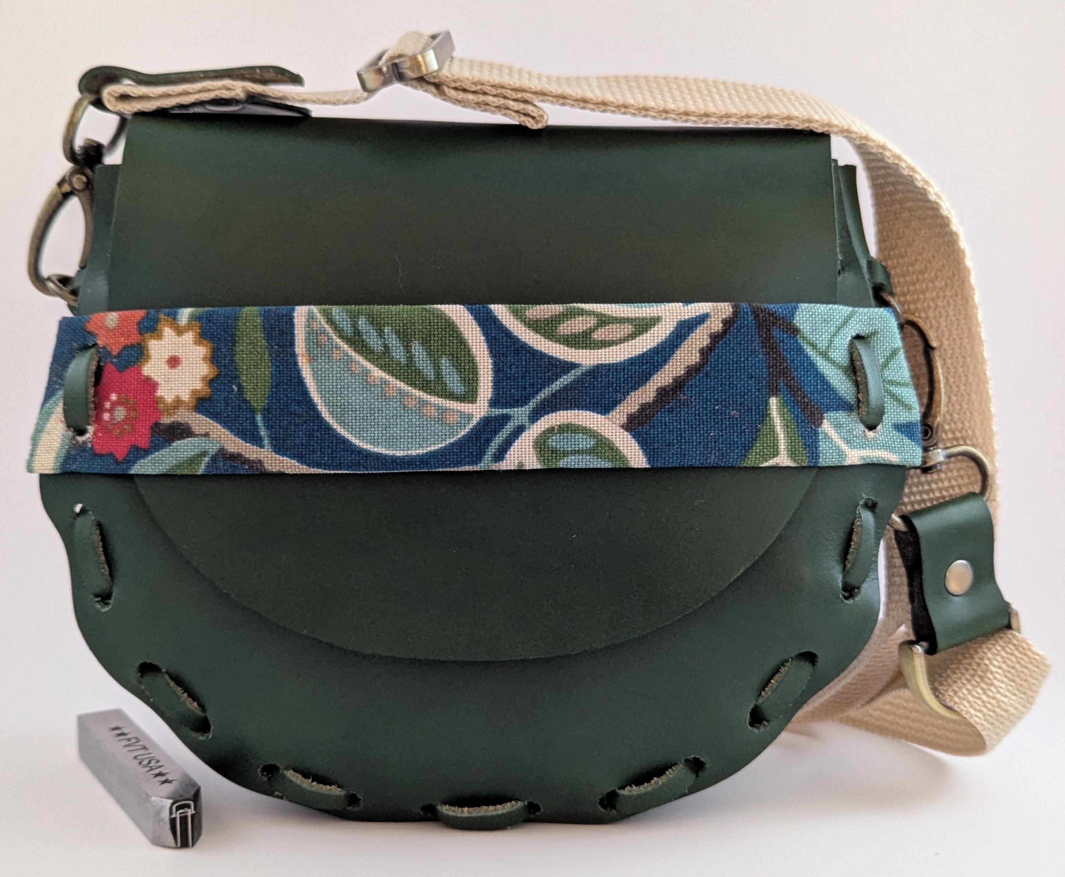 Handbags & Totes